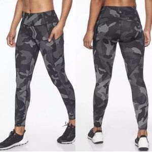 Athleta Camo Contender 7/8 Tight